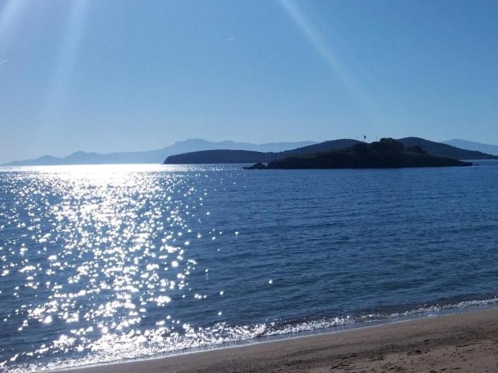 Elegant Apartment Near The Beach Nea Peramos  Luaran gambar