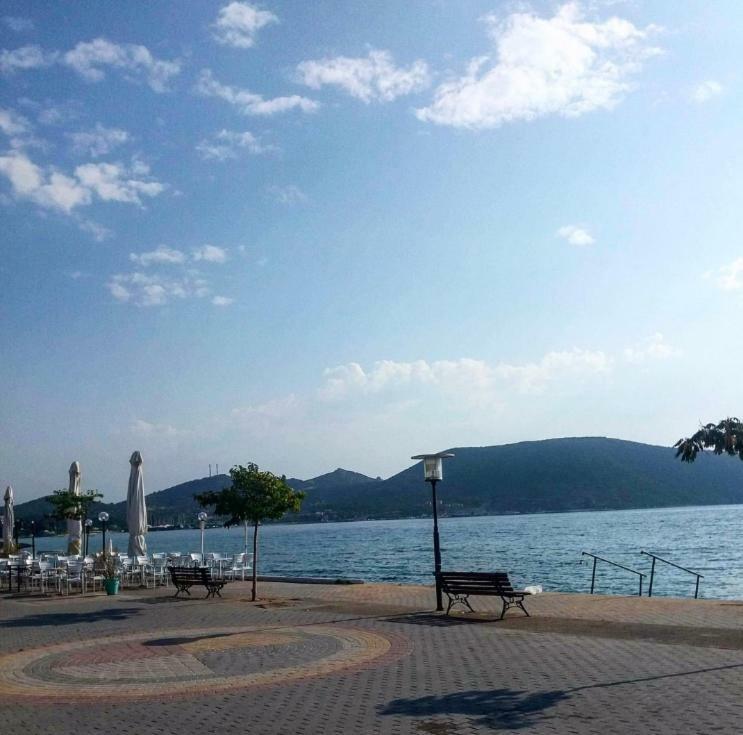 Elegant Apartment Near The Beach Nea Peramos  Luaran gambar